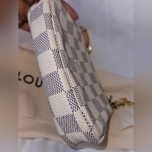 LOUIS VUITTON Damier Azur Mini Pochette - Picture 3 of 8
